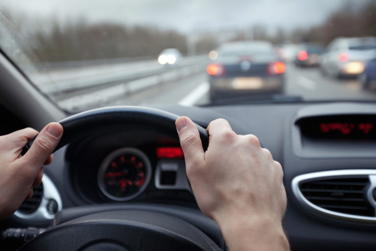 Conduite sur autoroute, des bons gestes à avoir pour ne pas stresser